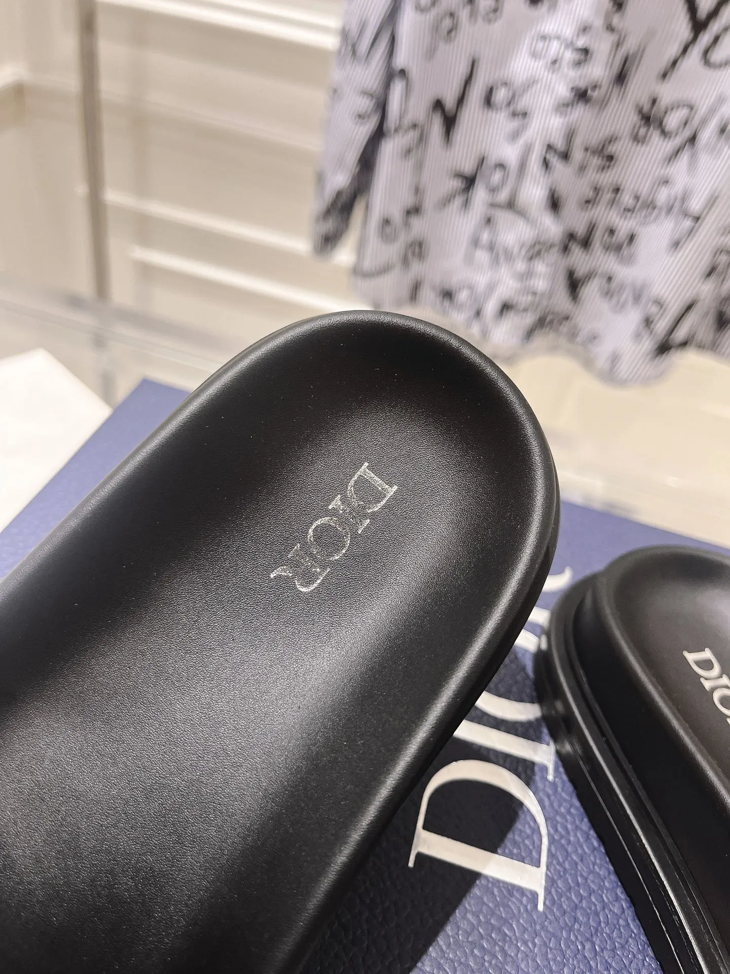 👟👟Ex-factory price 420👟👟 #Men's top version 𝐃𝐈𝐎𝐑# Dior's new men's summer slippers 🔥Purchase the original development Alias ​​sandals are new products in 2024. They are a leisurely and exquisite work. The upper is made of imported denim ➕ calfskin 🔥 Original molded rubber outsole provides the best comfort 🔥 ✔️Size: #38-46